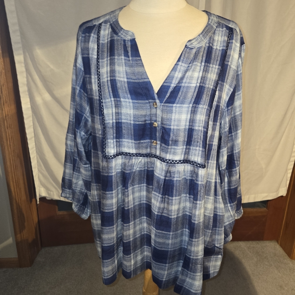Wrangler Blue and White Relaxed 3/4 Sleeve Blouse